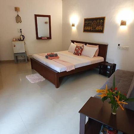 Blue Whale Lagoon Resort Ahangama Buitenkant foto