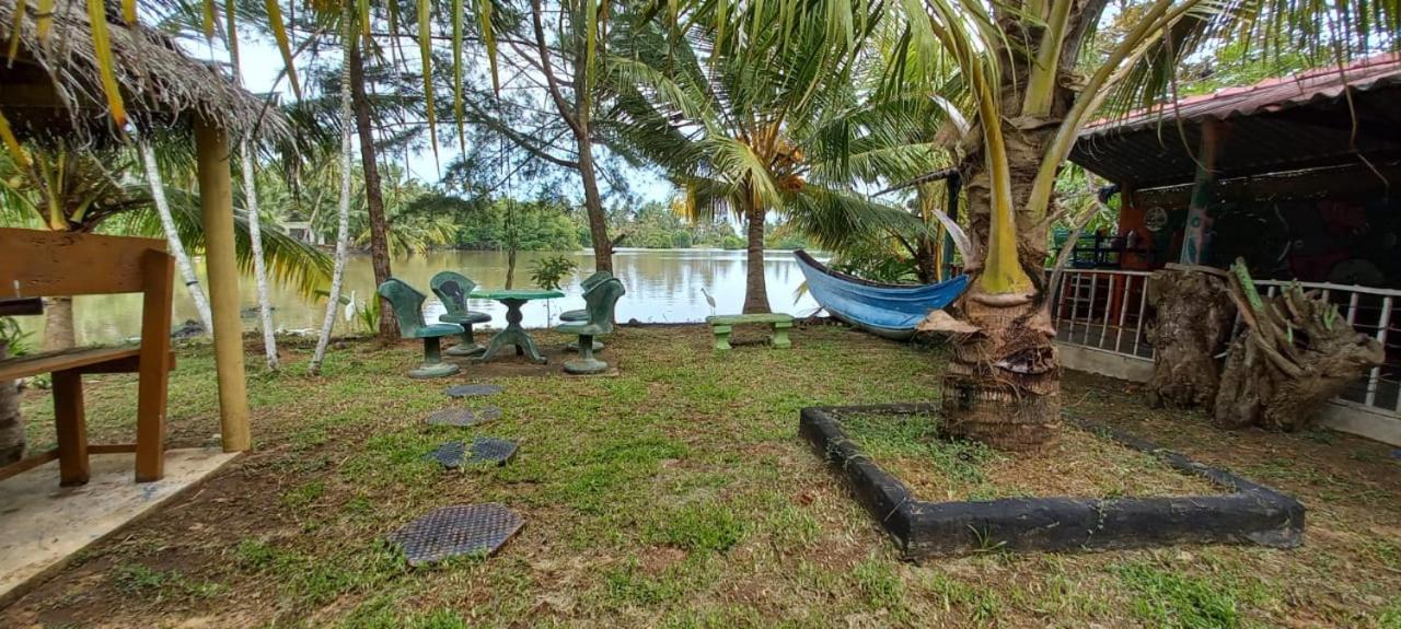 Blue Whale Lagoon Resort Ahangama Buitenkant foto