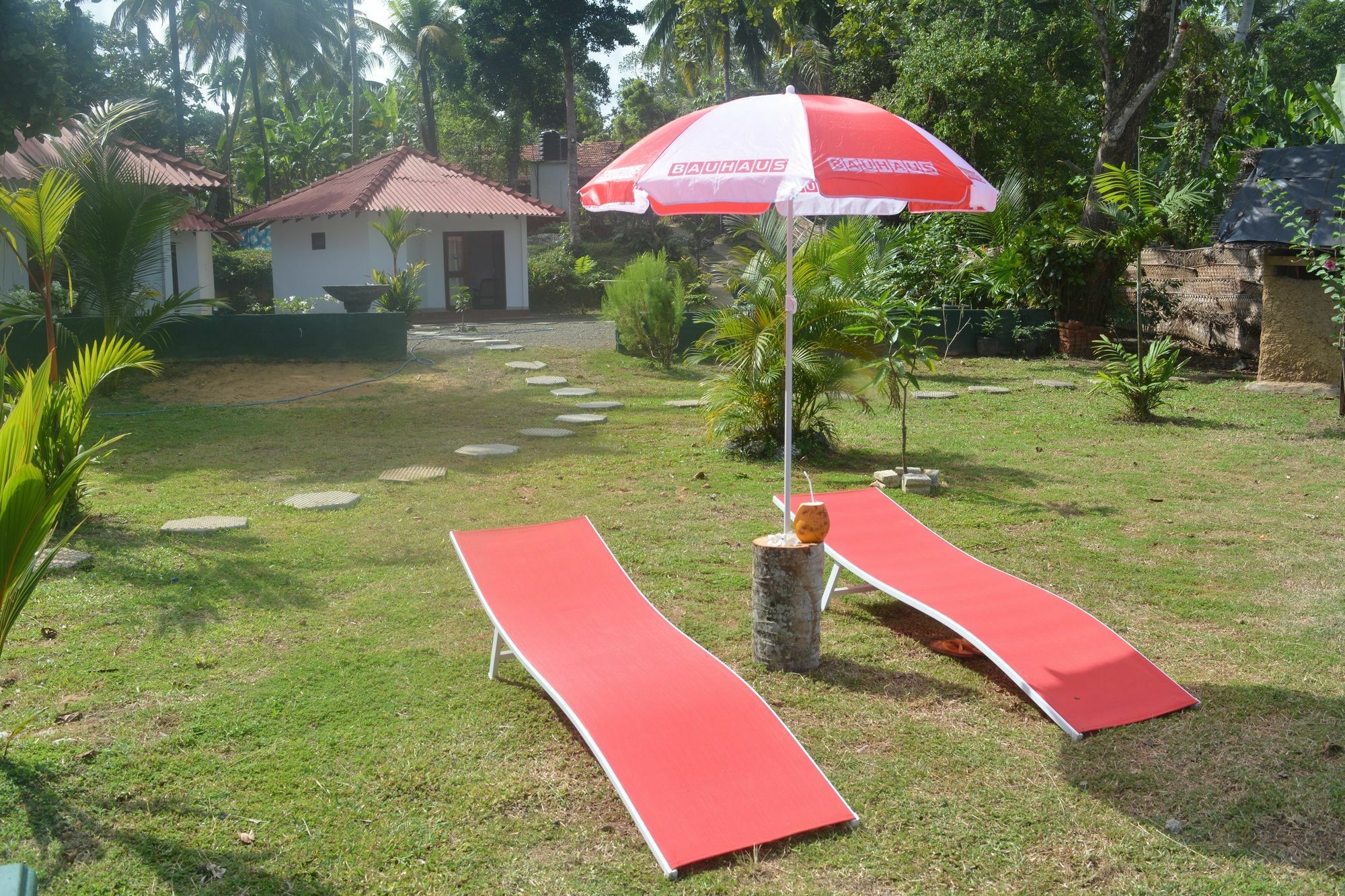 Blue Whale Lagoon Resort Ahangama Buitenkant foto