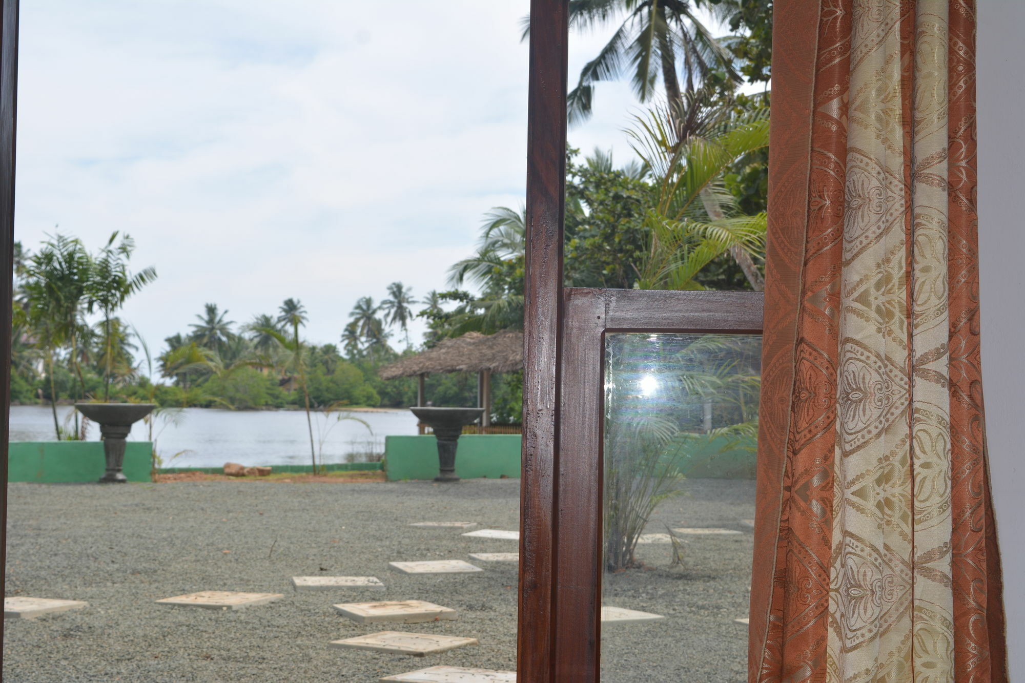 Blue Whale Lagoon Resort Ahangama Buitenkant foto