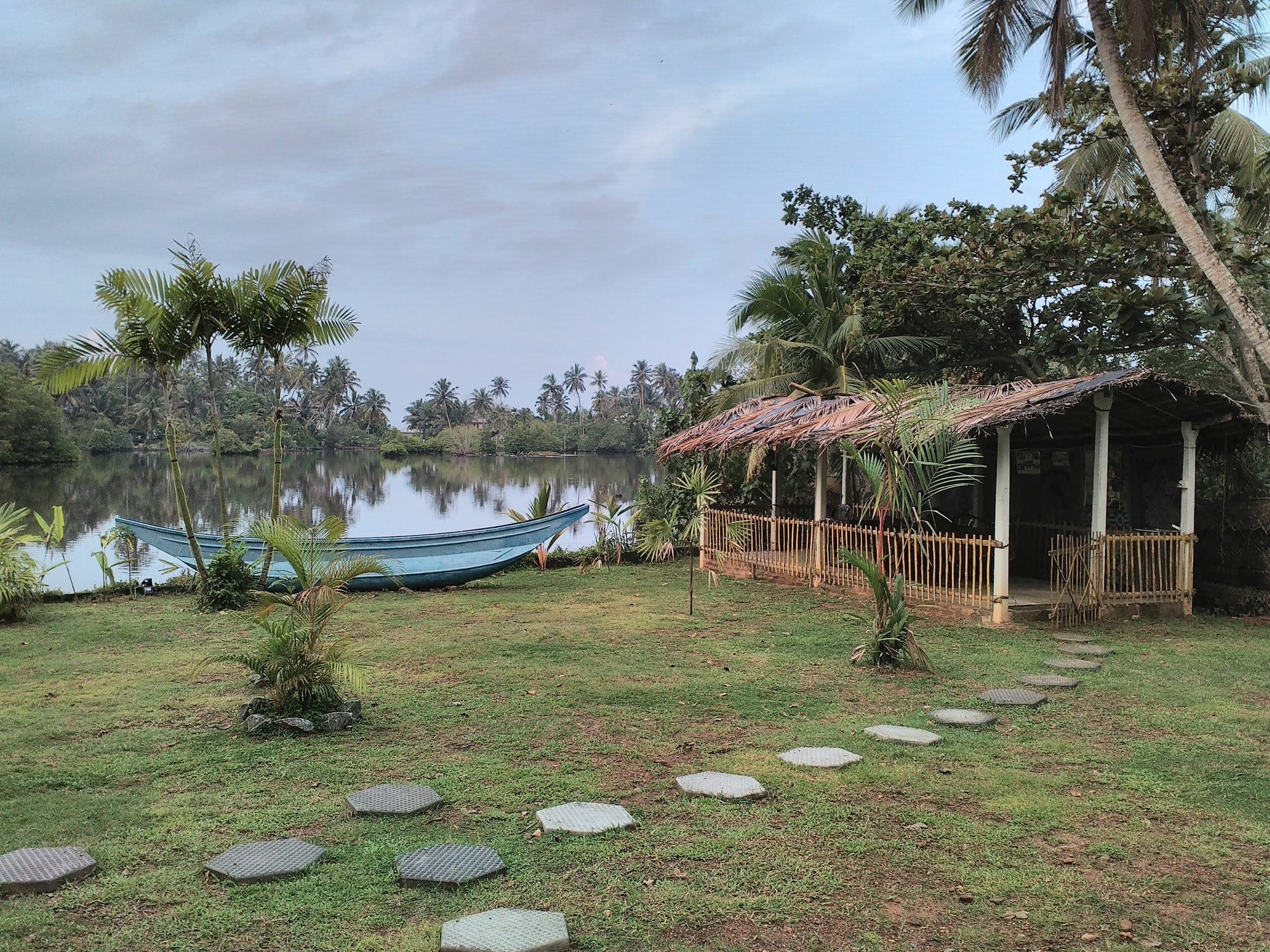 Blue Whale Lagoon Resort Ahangama Buitenkant foto