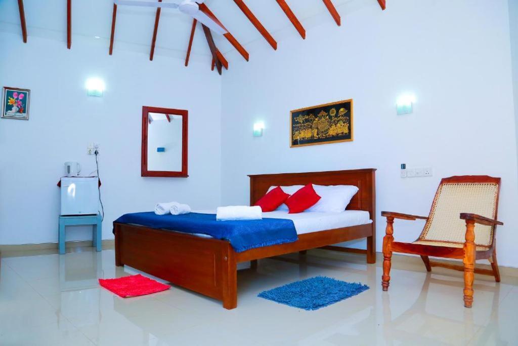 Blue Whale Lagoon Resort Ahangama Buitenkant foto