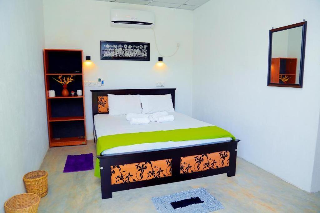Blue Whale Lagoon Resort Ahangama Buitenkant foto