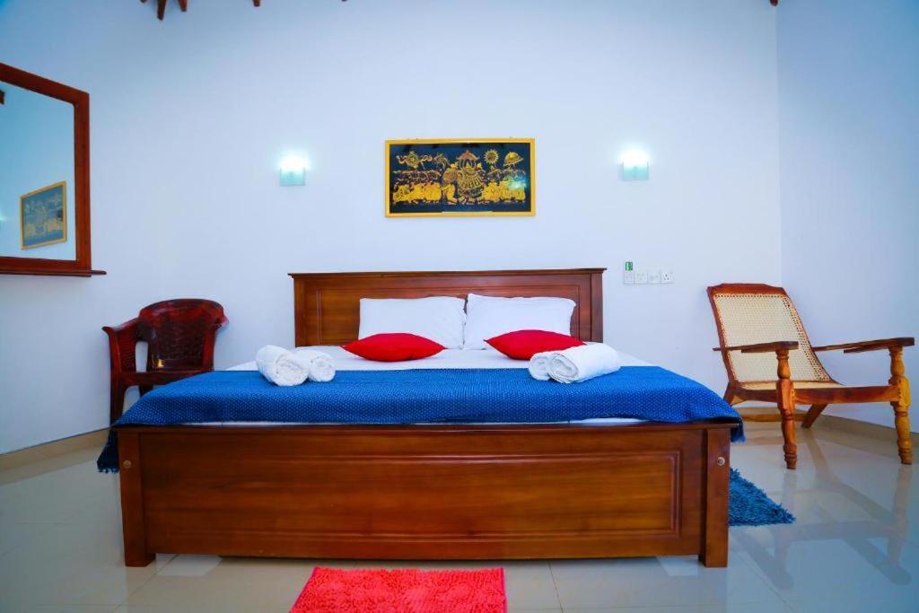 Blue Whale Lagoon Resort Ahangama Buitenkant foto