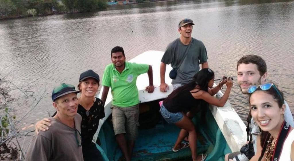 Blue Whale Lagoon Resort Ahangama Buitenkant foto
