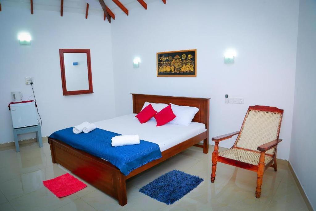 Blue Whale Lagoon Resort Ahangama Buitenkant foto