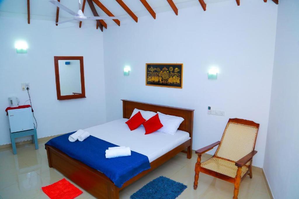 Blue Whale Lagoon Resort Ahangama Buitenkant foto
