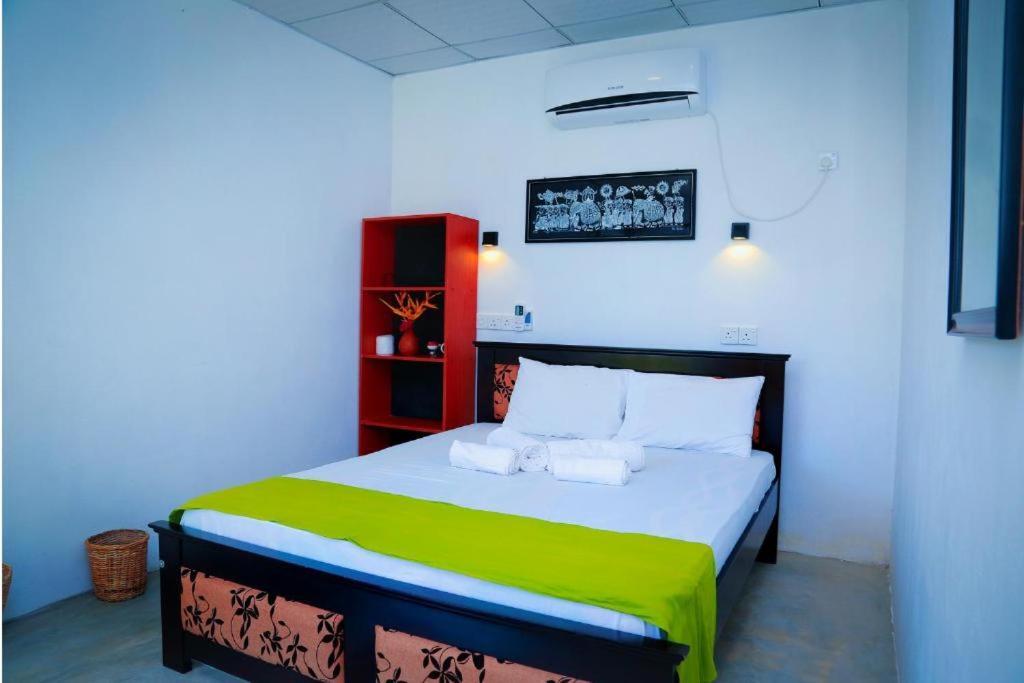 Blue Whale Lagoon Resort Ahangama Buitenkant foto