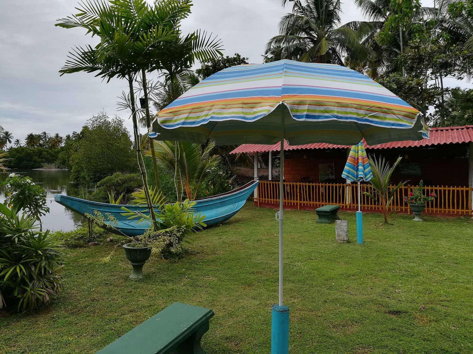 Blue Whale Lagoon Resort Ahangama Buitenkant foto